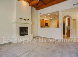 8736 Desert Fox Way NE, Albuquerque, NM 87122