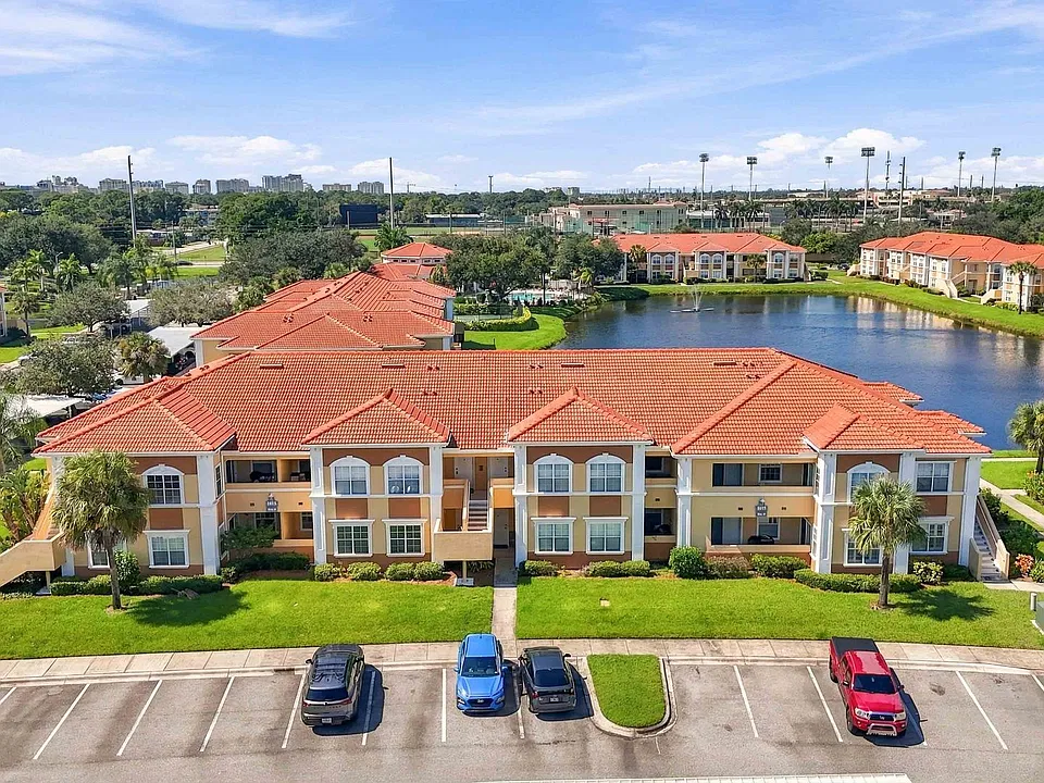 1015 Villagio Cir #102