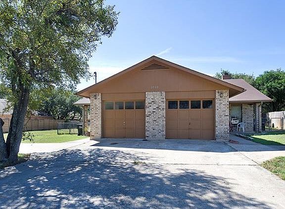 3rd image of 3700 Rocky Hollow Trl