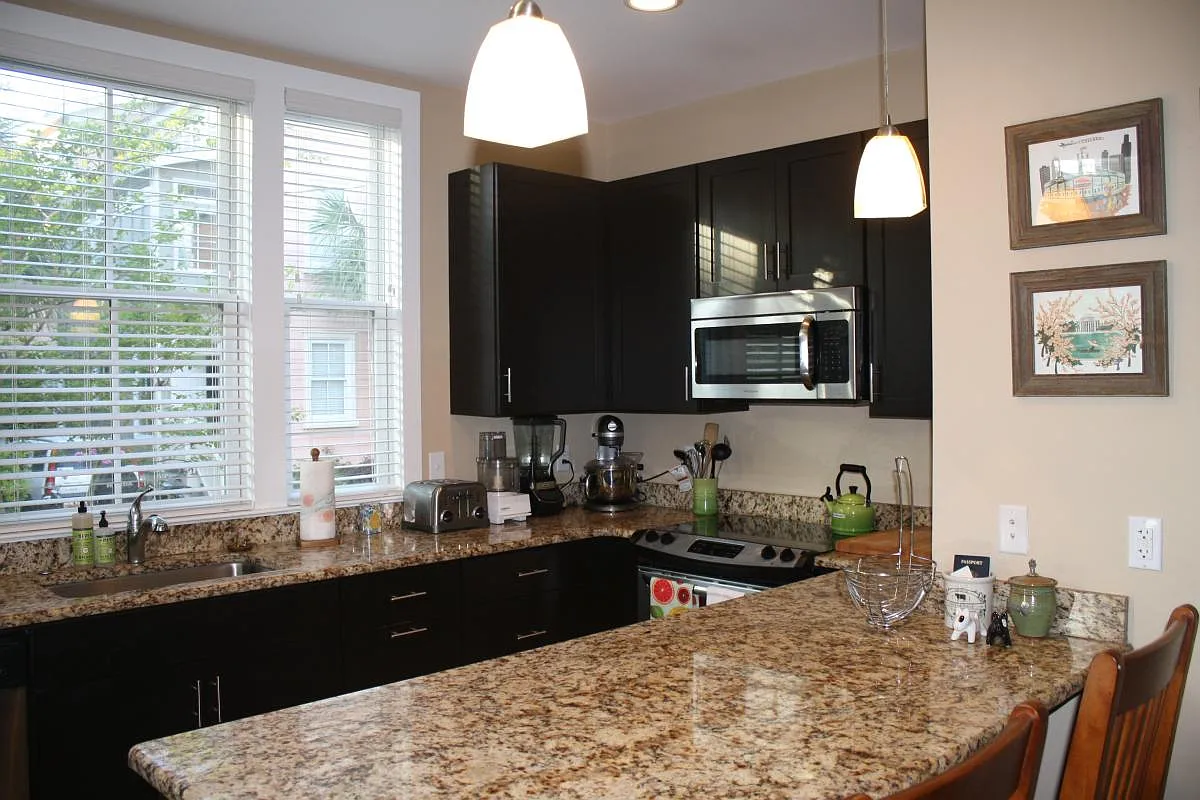 3 bed, 2.5 bath, 1560 sqft, $2,750 — Photo 4