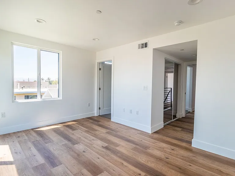 4507 W 18th St — Photo 25