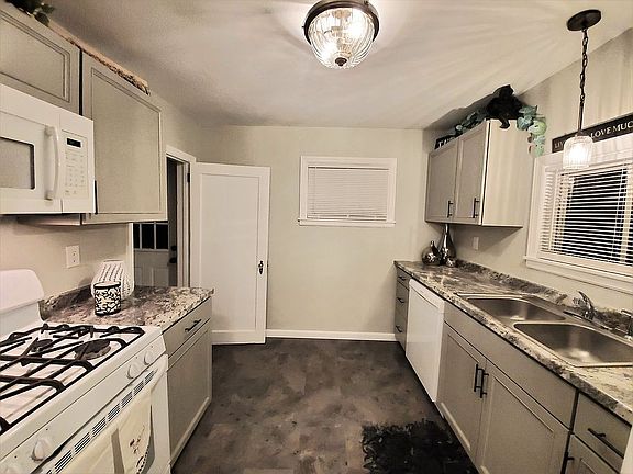Light gray Kitchen Cabinets 