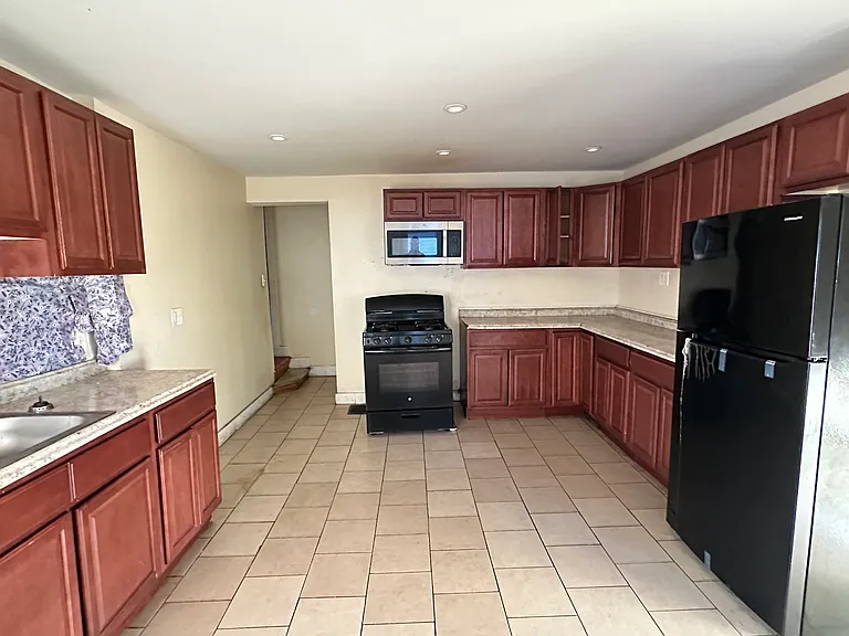 133 Hobart St #2B — Photo 3