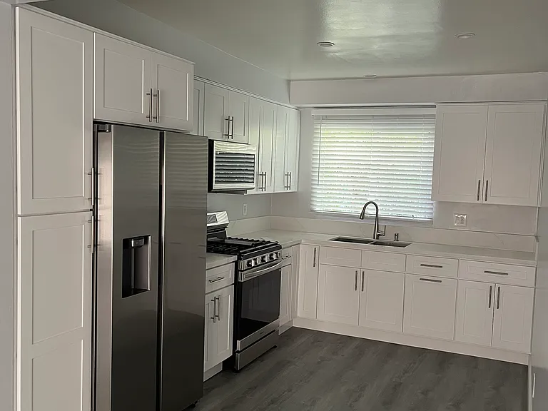1124 N Columbus Ave #6 — Photo 1