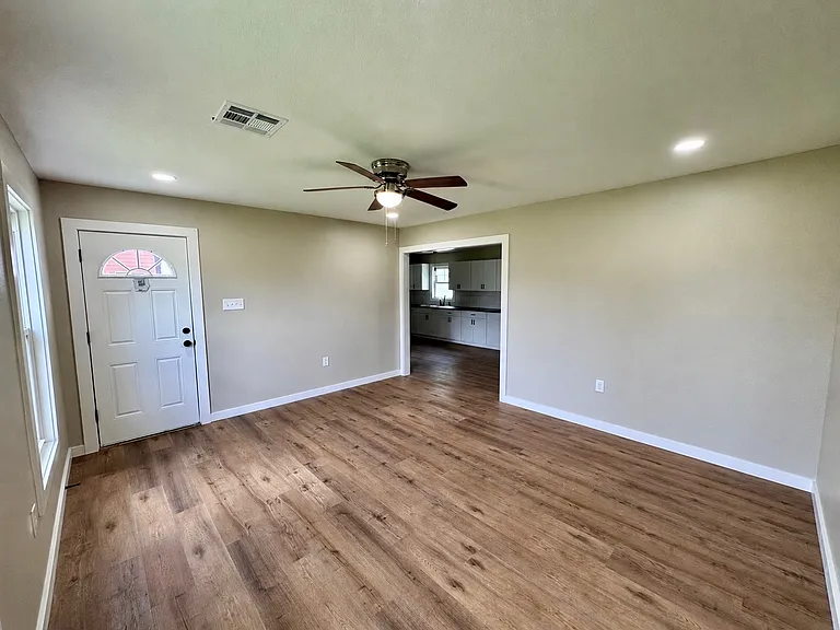 209 Lucille St #209 — Photo 12