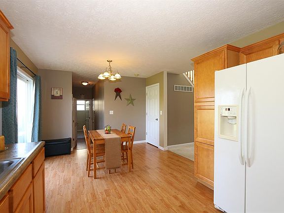 5th image of 293 E Arlington Dr
