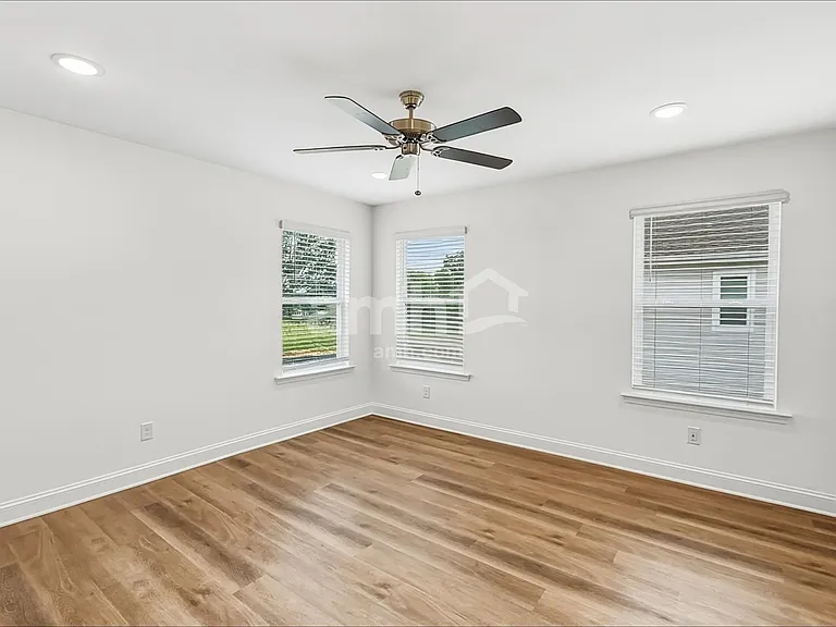 4052 Williams Rd — Photo 9