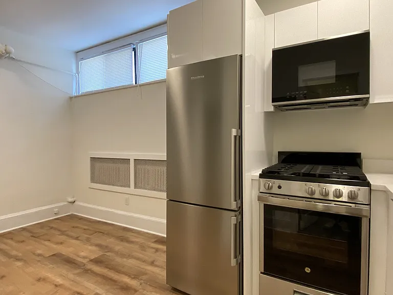 230 Walnut St #20A — Photo 10