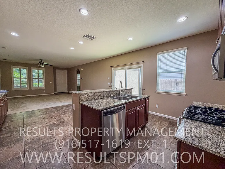 2905 Market St — Photo 11