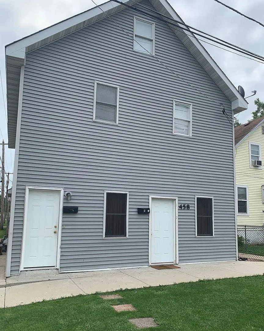 458 Franklin St photo 1