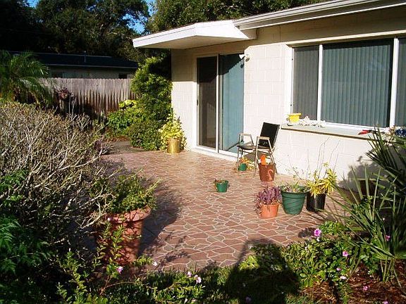 PRIVACY FENCE...GREAT FOR ENTERTAINING!!!