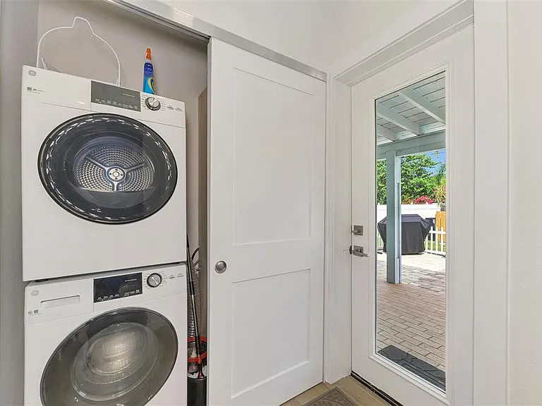 1731 Redwood St — Photo 22