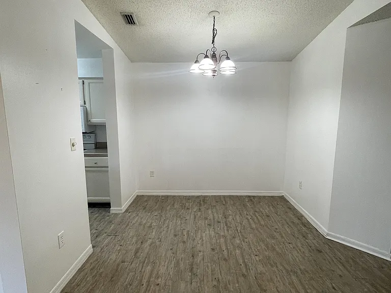 202 Riverbend Dr #201 — Photo 5