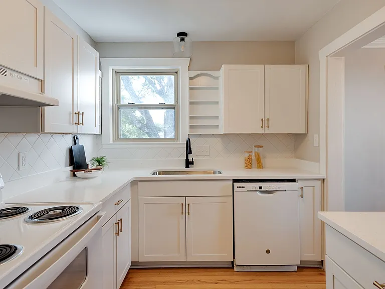 2313 Sunset Pl — Photo 35