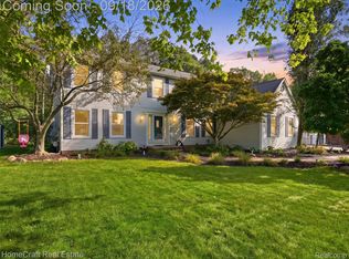 9659 Alger Dr, Brighton, MI 48114