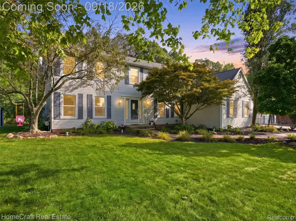 9659 Alger Dr, Brighton, MI 48114