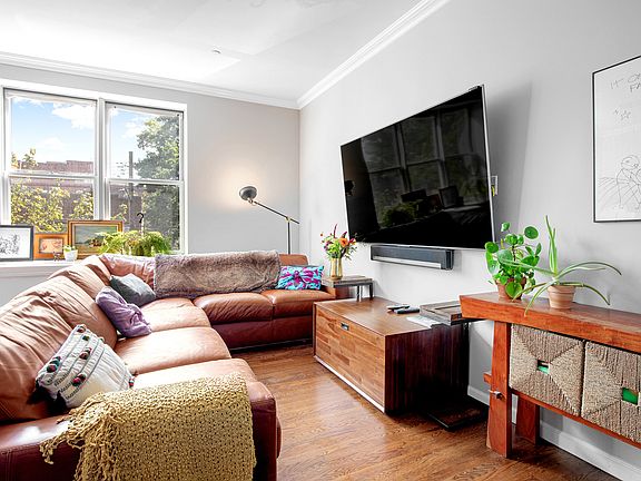 5th image of 575 E New York Ave APT 2D