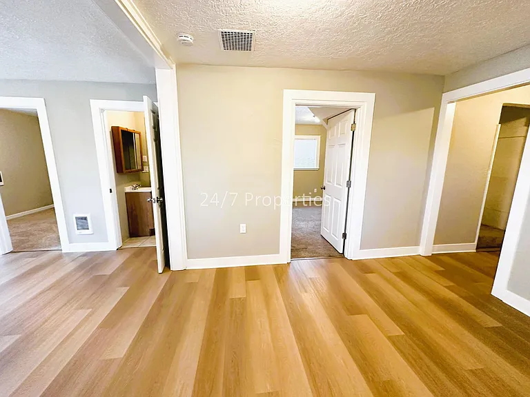 860 Shipping St NE — Photo 5