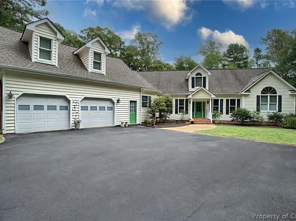 173 Riverboat Ln W, Hartfield, VA 23071