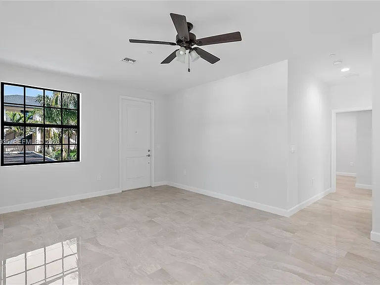 5745 SW 44th Ct #101 — Photo 15