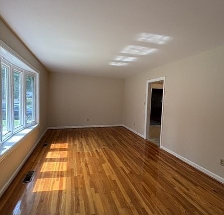 5th image of 3215 Norfolk St