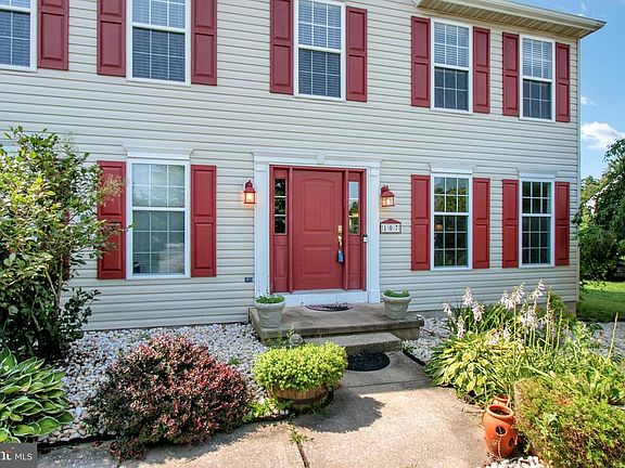 2nd image of 107 Manderly Ct