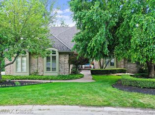 27162 Cambridge Ln, Farmington Hills, MI