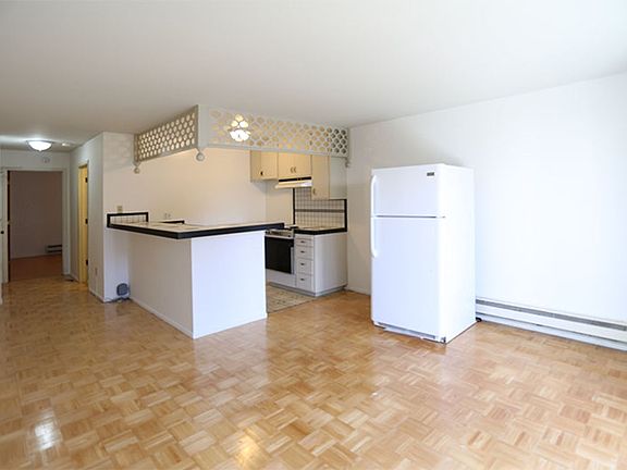2nd image of 125 Palm Ave