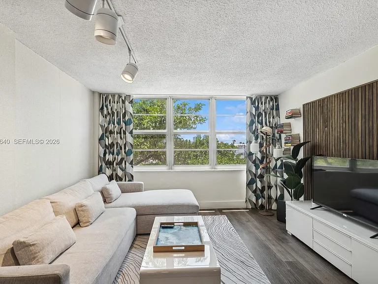 1020 Meridian Ave #403 — Photo 4