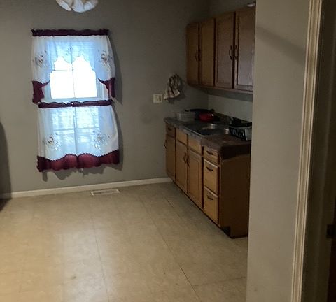 2nd image of 1906 S Belmont Ave