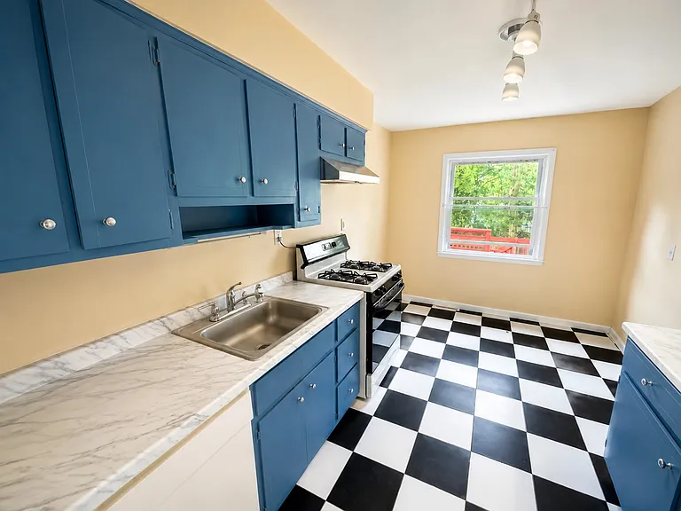 20 Woodridge Ave — Photo 5