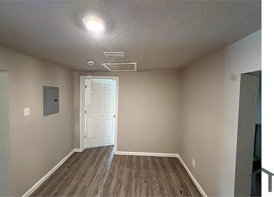 3 bed, $1,200 — Photo 4