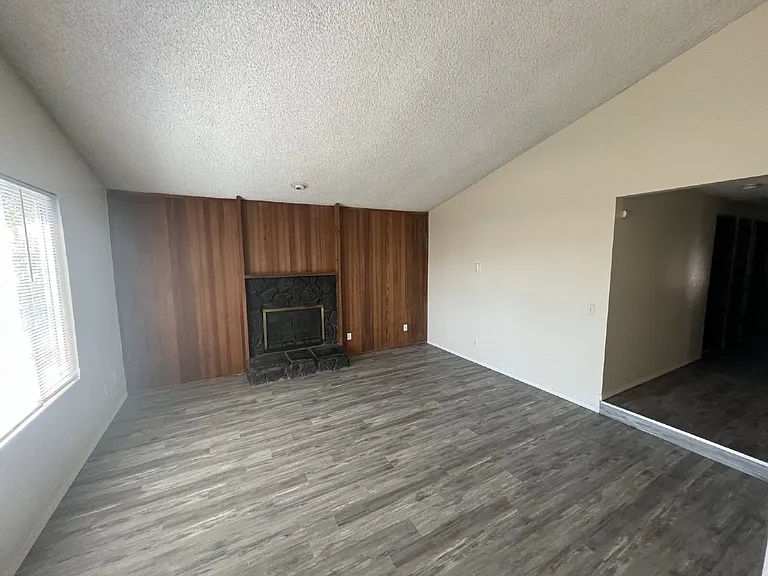 439 S St — Photo 3