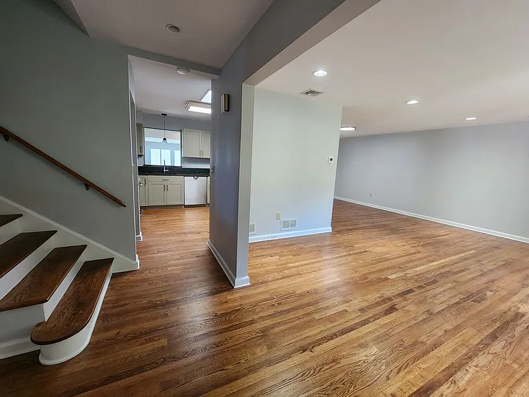 67 Maple Ave — Photo 2