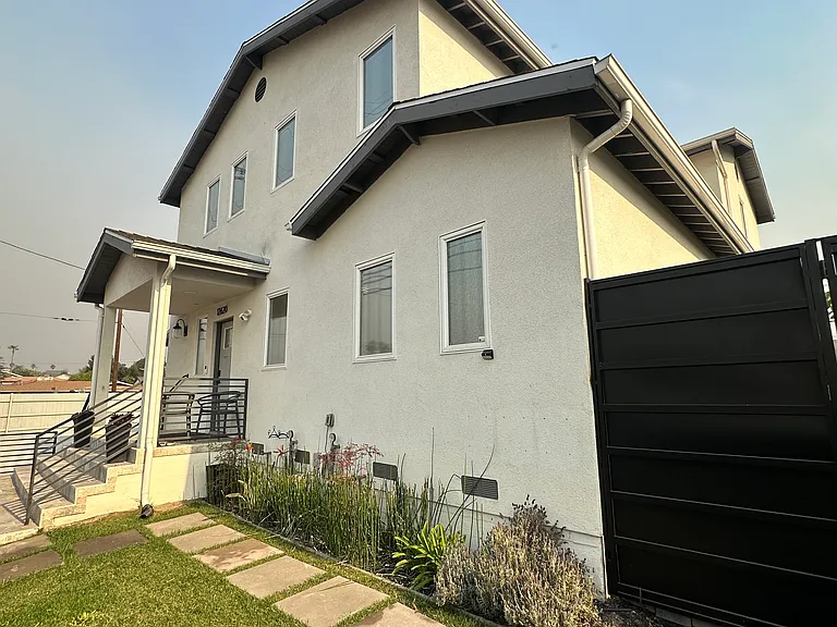 12620 S Hoover St — Photo 2