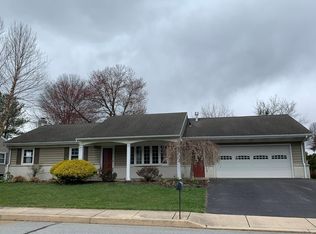 137 Bomberger Rd, Akron, PA 17501