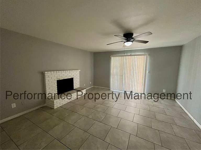 2401 Sherwood Ave — Photo 5