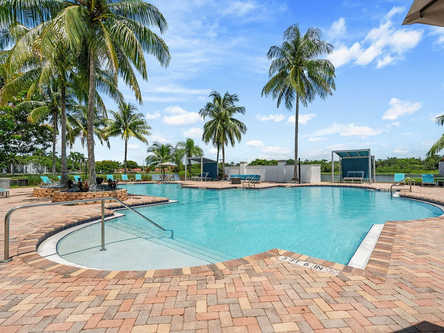 Windsor Pembroke Pines — Photo 3