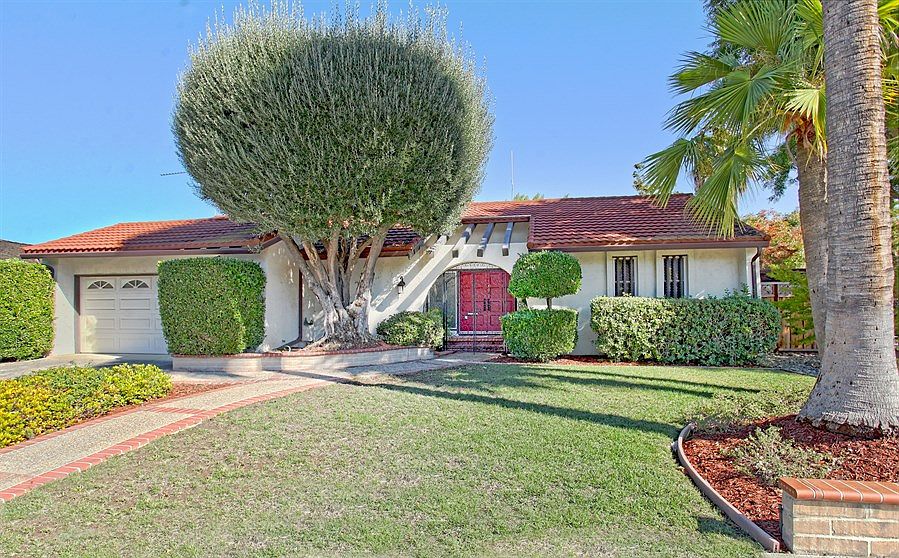 1st image of 301 Los Pinos Way
