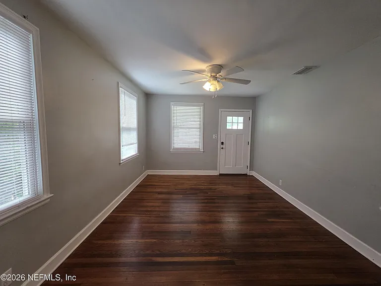 3353 Dellwood Ave — Photo 10