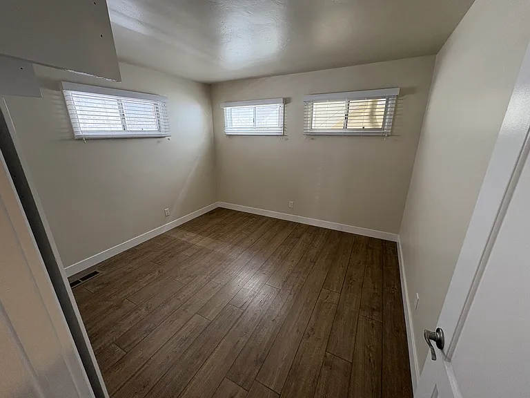 1117 W Bay Ave #A — Photo 4