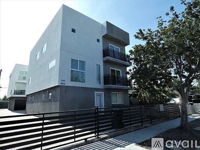1st image of 2412 Carmona Ave #1/2