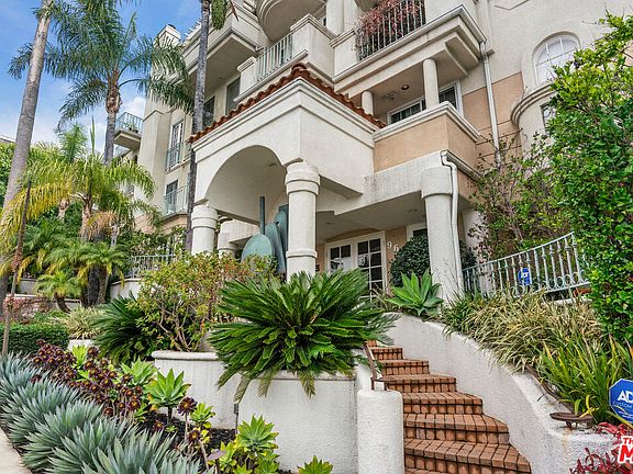 2nd image of 960 N Doheny Dr APT 101