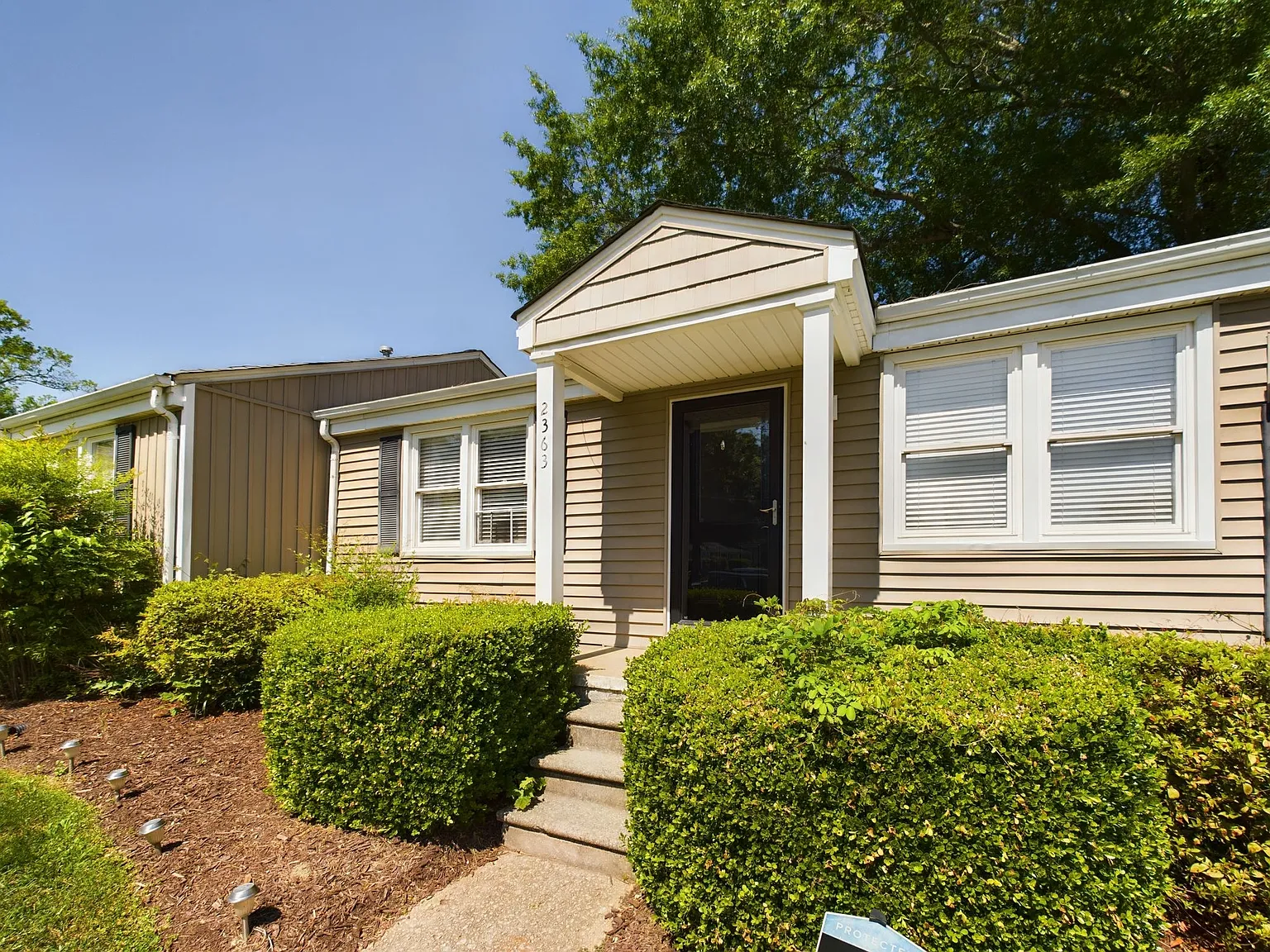 2 bed, 700 sqft, $1,595 — Photo 3