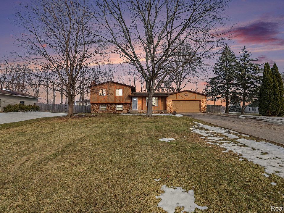 1st image of 9184 Chesterfield Dr