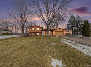 9184 Chesterfield Dr, Swartz Creek, MI 48473