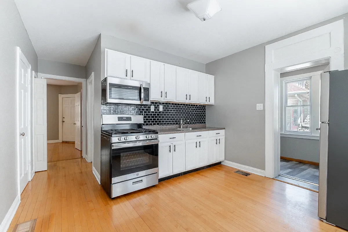 Building Photo - 3403 N Hamlin Ave #1