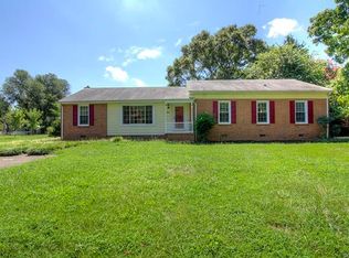 10541 Ashburn Rd, North Chesterfield, VA 23235