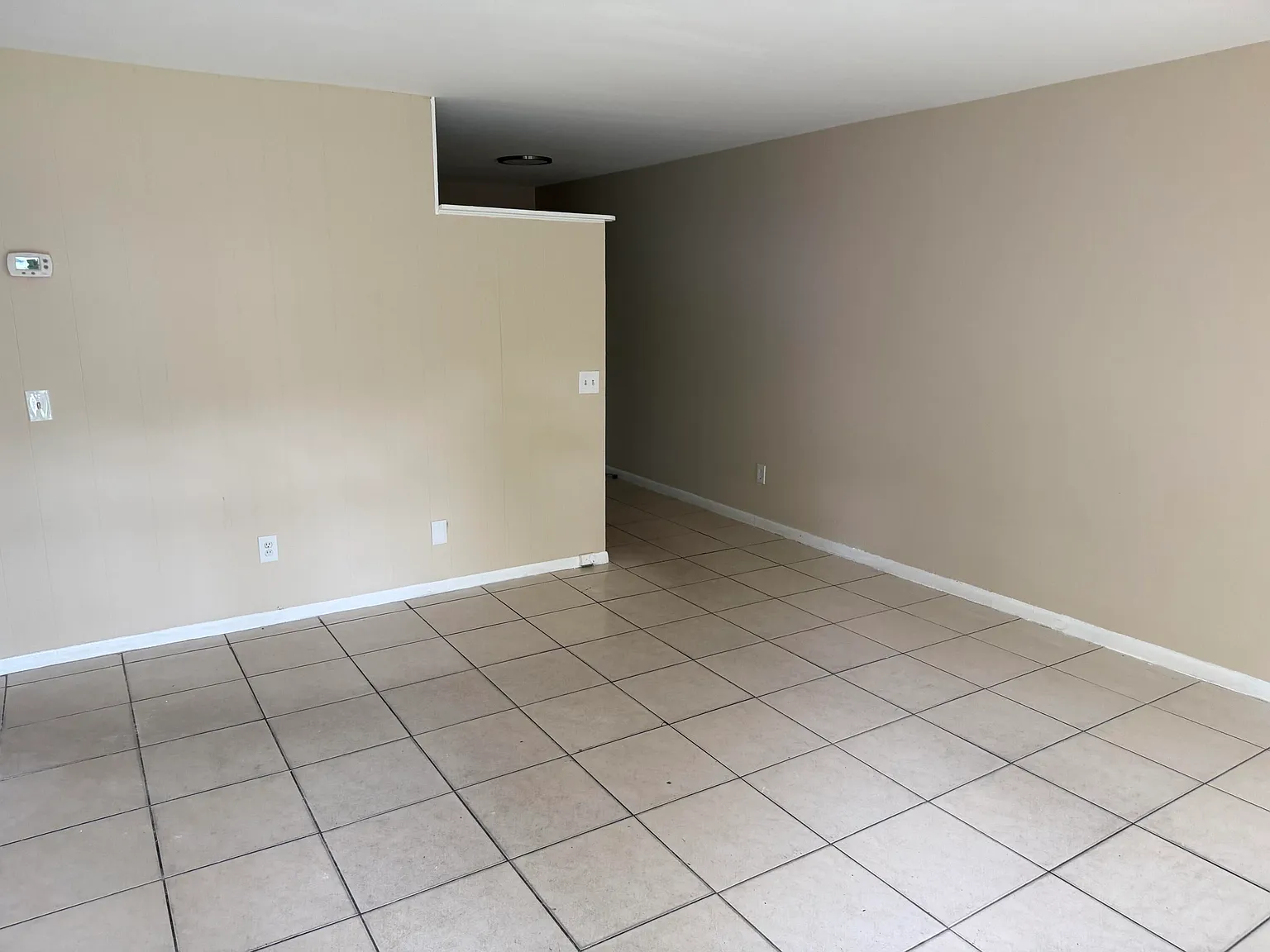 2 bed, 1.0 bath, 812 sqft, $1,900 — Photo 2