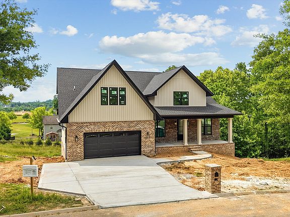 3rd image of 105 Mistletoeberry Rd